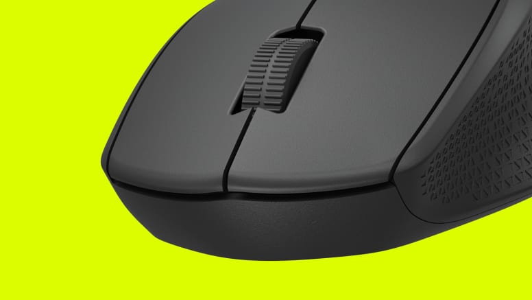 Vista lateral derecha del mouse Logitech M190 gris marengo, dise&ntilde;o ergon&oacute;mico de tama&ntilde;o completo