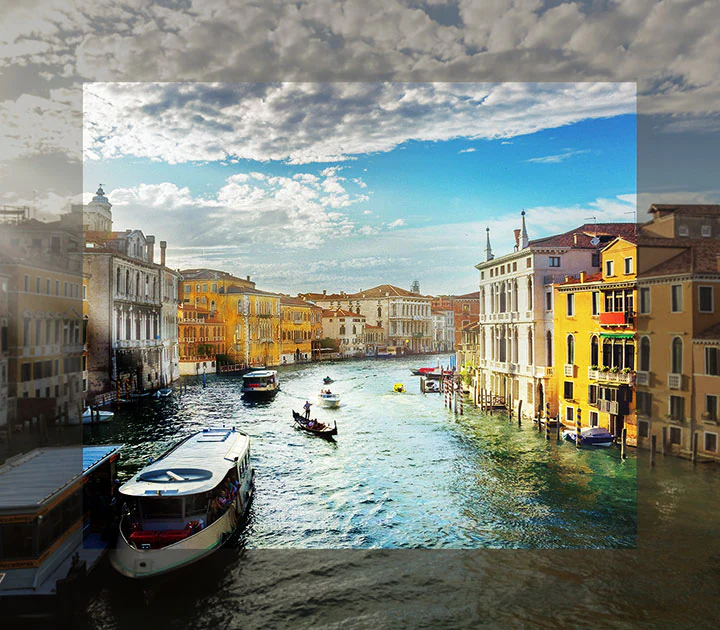 Imagen simulada destacando la mejora de imagen conseguida con el optimizador de contraste del Smart TV Samsung HD T4202 comparado con pantalla tradicional