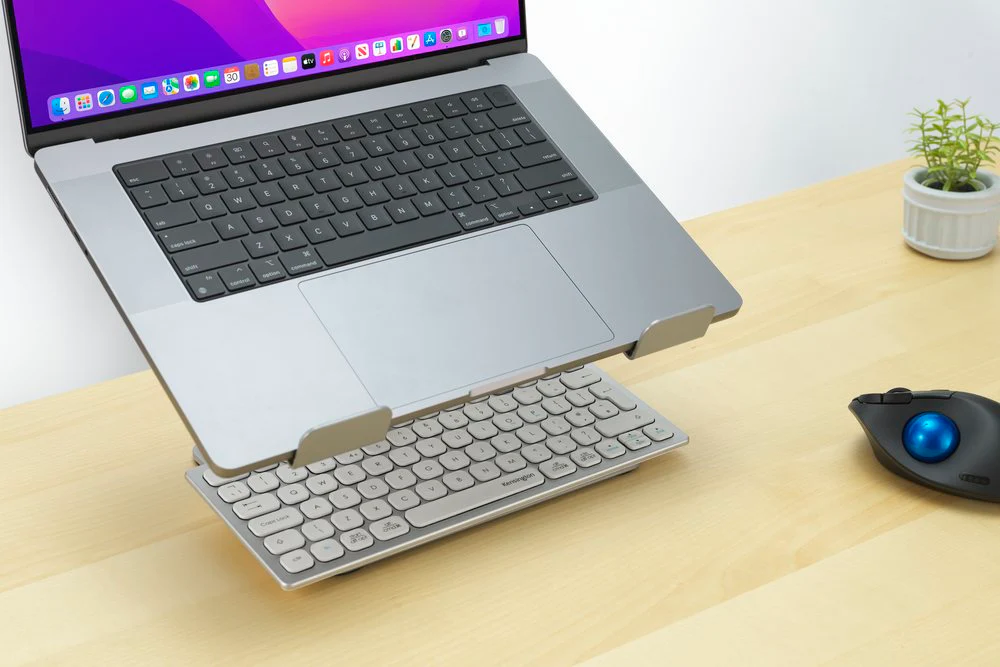 Dise&ntilde;o de ventilaci&oacute;n abierta para enfriamiento de la laptop