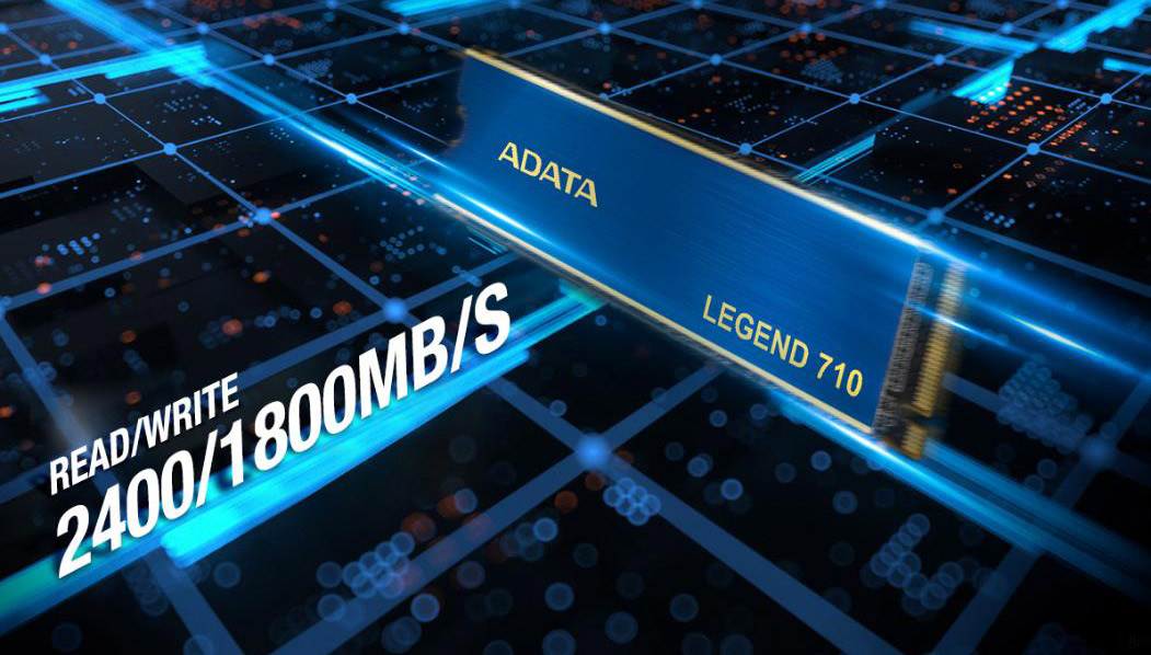 SSD M.2 ADATA Legend 710 en perspectiva, mostrando el disipador de calor y el factor de forma compacto.