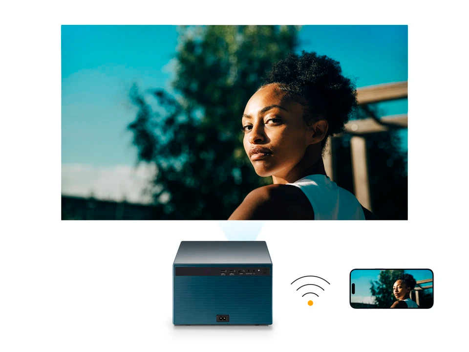 Imagen simulada que demuestra la capacidad de espejeo de dispositivos m&oacute;viles conectados inal&aacute;mbricamente al Proyector LED LX60HD