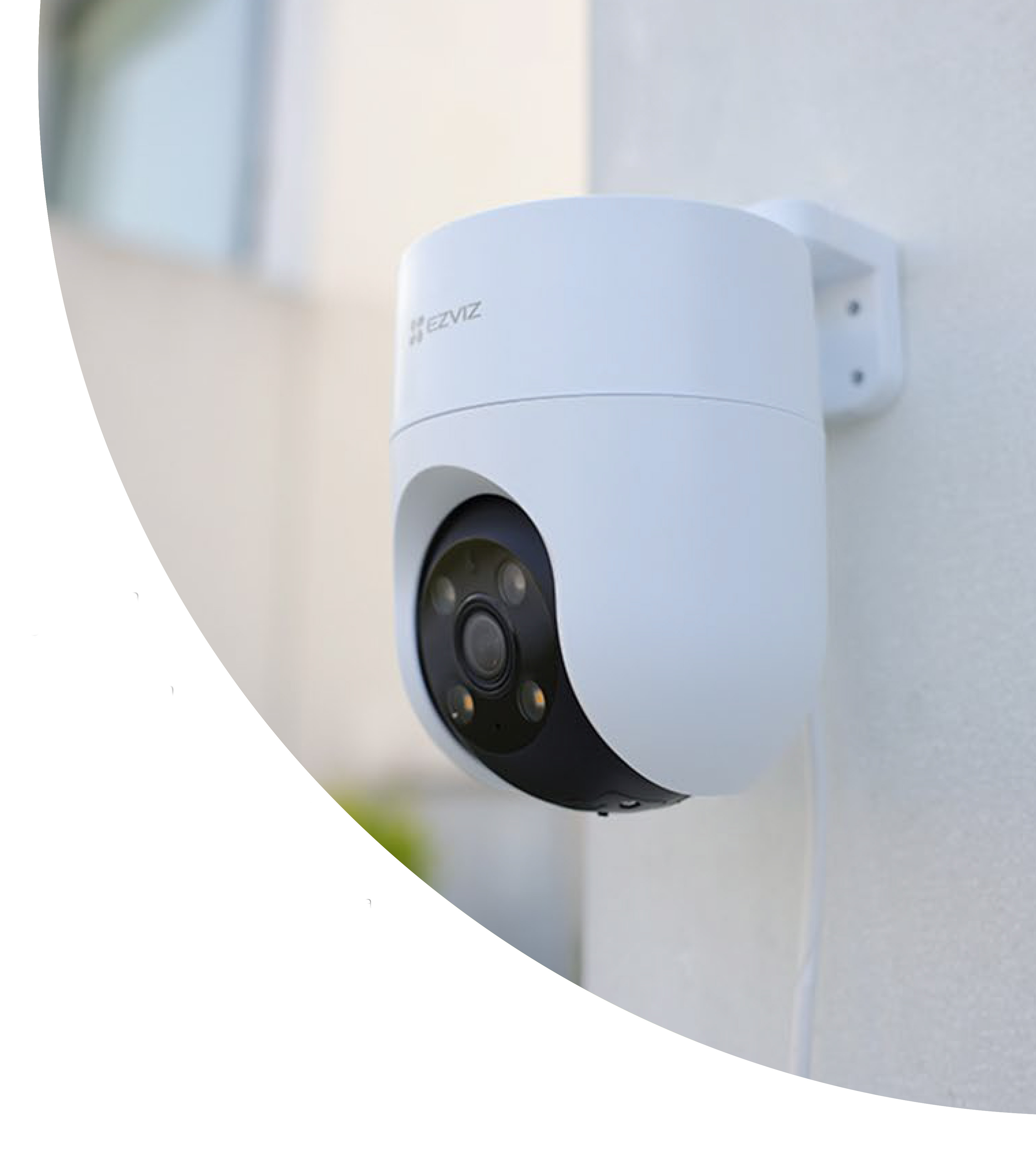 Vista lateral izquierda de la c&aacute;mara EZVIZ 360&deg; IP para exteriores