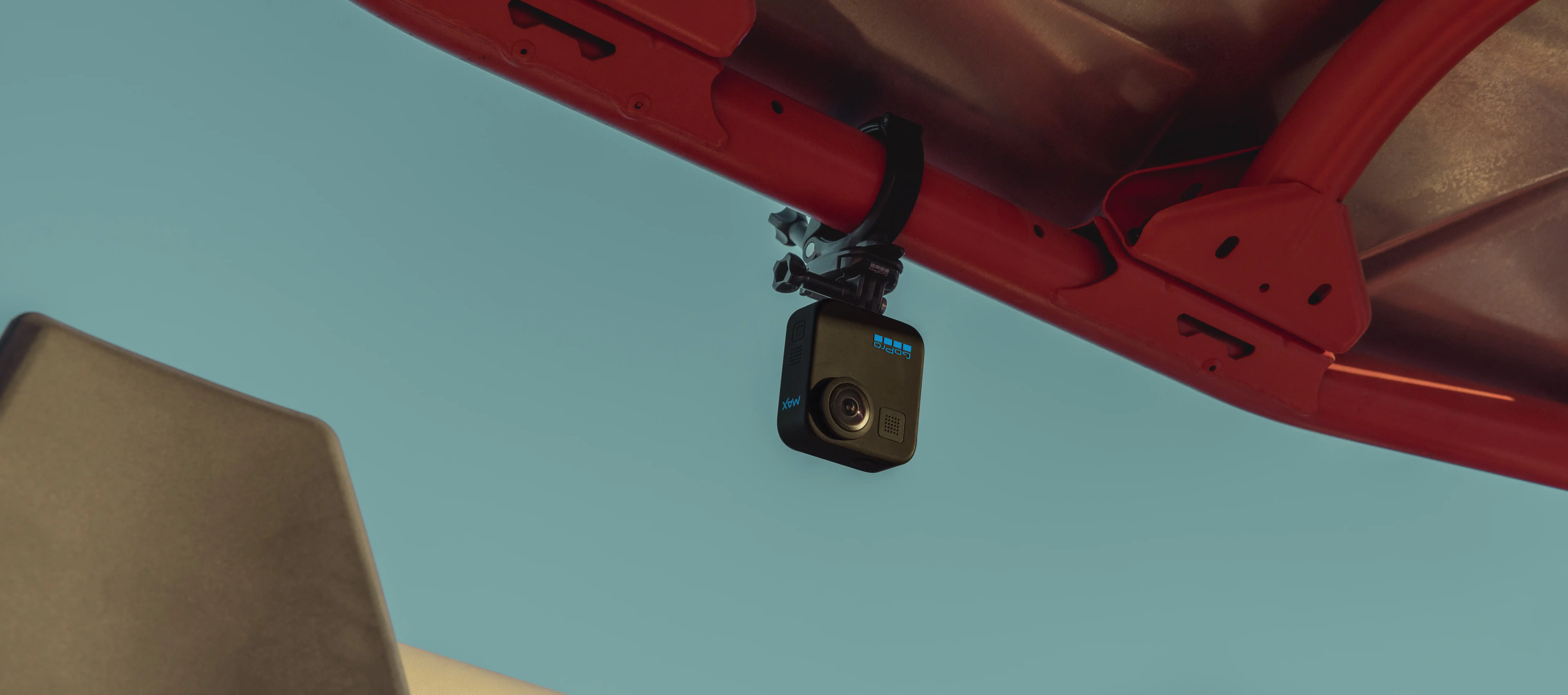 GoPro Hero Max 360 mostrando su dise&ntilde;o ergon&oacute;mico y acabado resistente en color negro