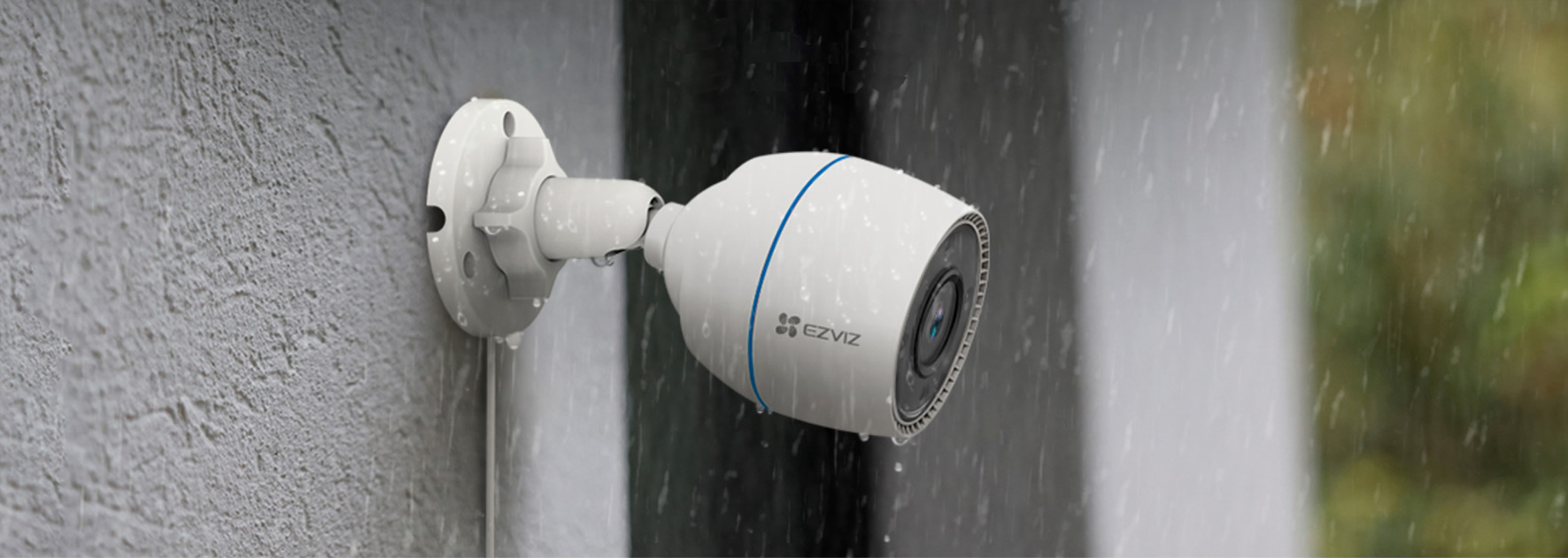 C&aacute;mara de seguridad Full HD instalada en interior para vigilancia dom&eacute;stica.