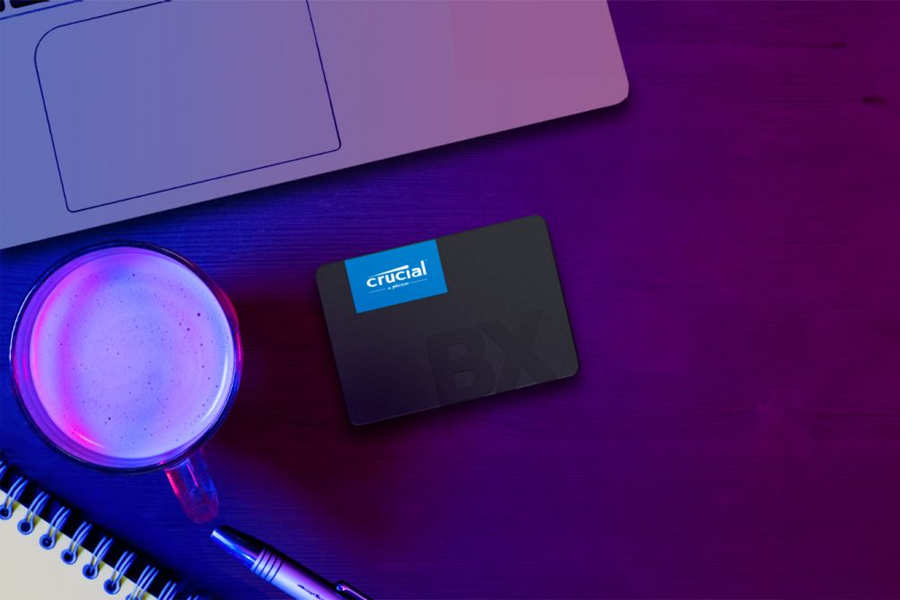 Detalle del chasis del SSD Crucial BX500