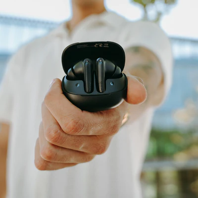 Aud&iacute;fonos in-ear BLIK con cable resistente y dise&ntilde;o ligero para uso diario
