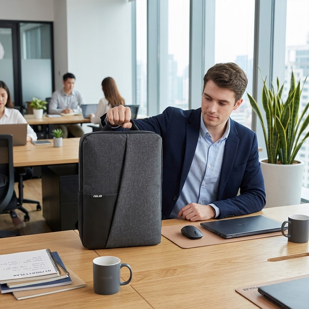 Vista lateral de la mochila ASUS resaltando su perfil delgado y protecci&oacute;n