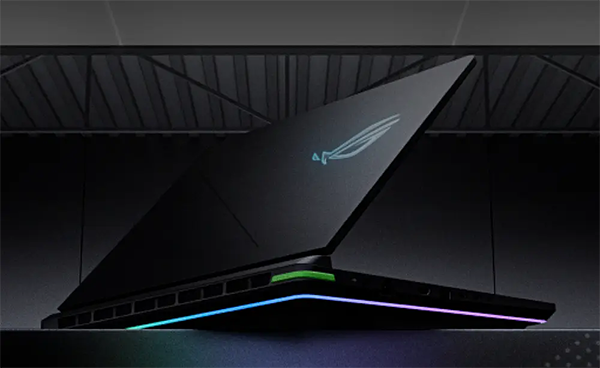 Notebook Gamer ASUS ROG Strix G16 abierto de frente, mostrando su pantalla de 16 pulgadas con bordes delgados y teclado retroiluminado RGB.