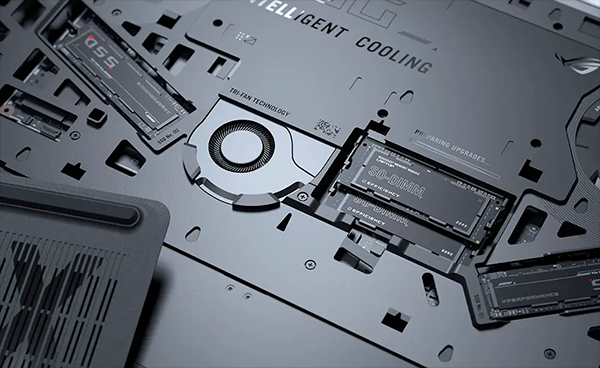 Primer plano lateral del ASUS ROG Strix G16 mostrando las amplias rejillas de ventilaci&oacute;n y el perfil robusto dise&ntilde;ado para alto rendimiento.