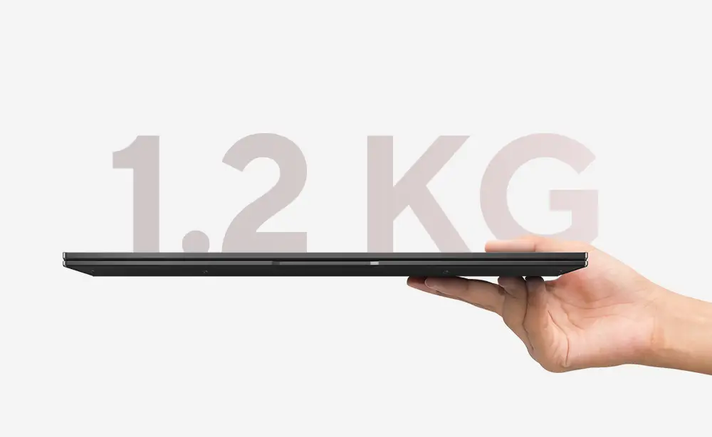 ASUS Zenbook Duo de 14 pulgadas en vista lateral, destacando su delgado perfil de aluminio