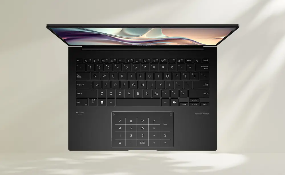 Notebook ASUS Zenbook Duo en uso con stylus sobre la segunda pantalla t&aacute;ctil