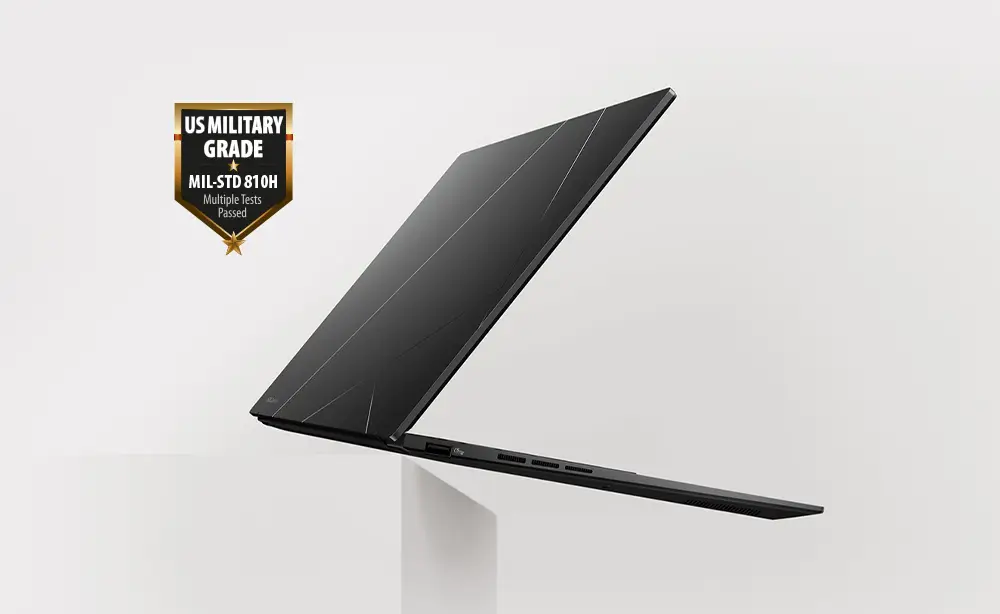 Vista completa del ASUS Zenbook Duo de 14 pulgadas con ambas pantallas t&aacute;ctiles desplegadas