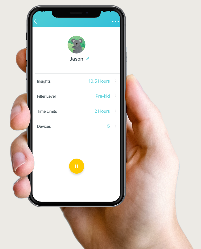 Smartphone mostrando pantalla de perfiles de usuario en app