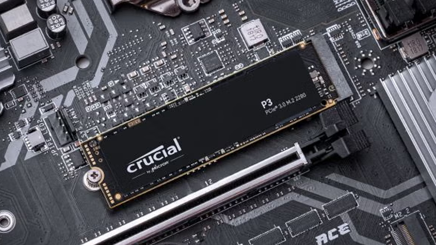 Unidad SSD Crucial CT4000P3SSD8 instalada