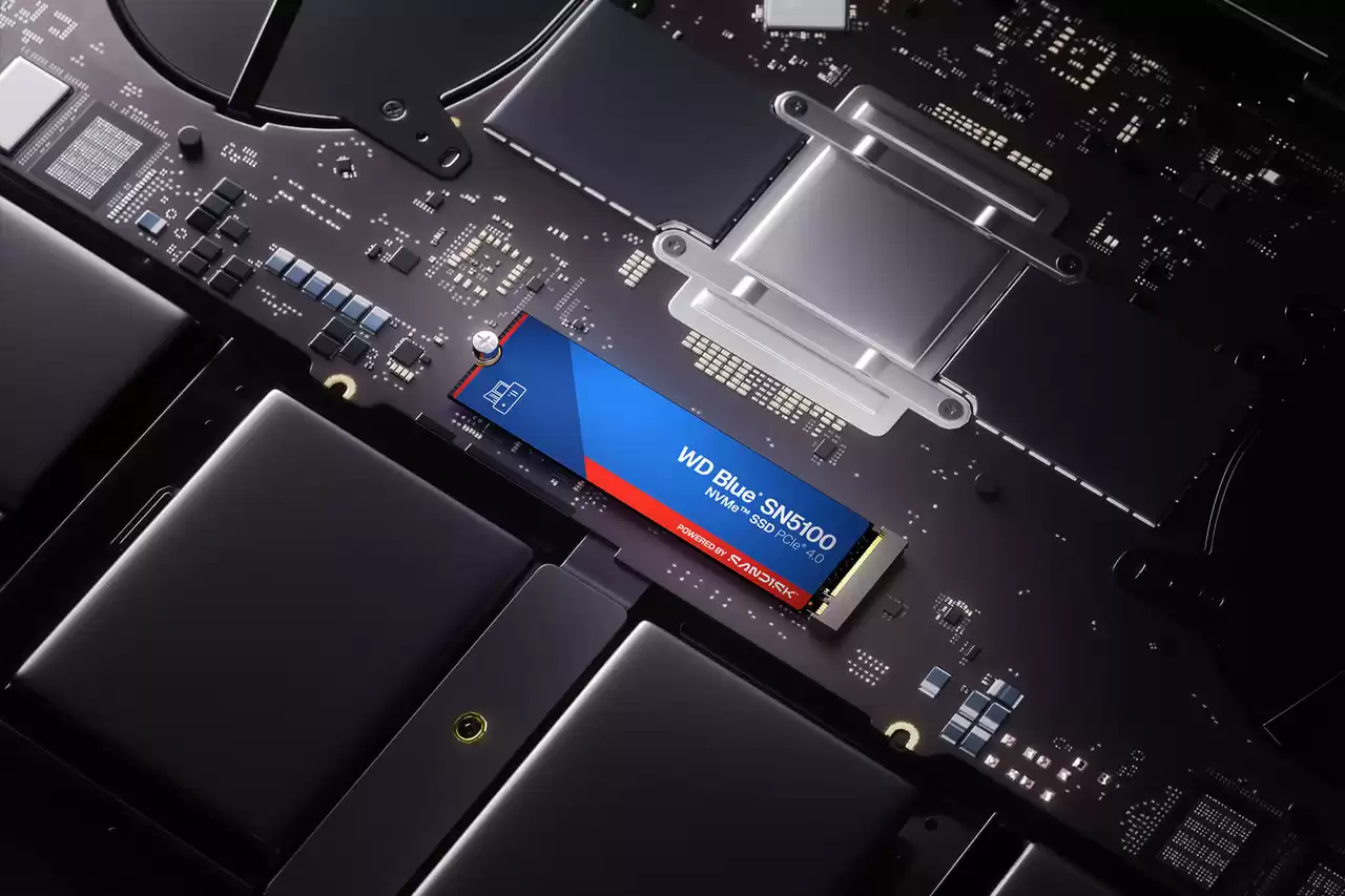 Disco SSD 500GB formato 2.5 pulgadas vista lateral, almacenamiento r&aacute;pido SATA para computador de escritorio o port&aacute;til