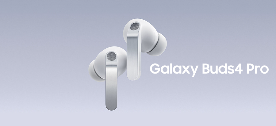 Aud&iacute;fonos Samsung Galaxy Buds4 Pro color plata en su estuche de carga con tapa transparente.
