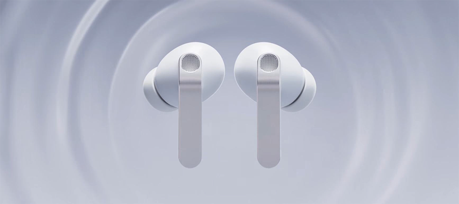 Vista frontal de los aud&iacute;fonos inal&aacute;mbricos Samsung Galaxy Buds4 Pro mostrando las luces Blade Lights.