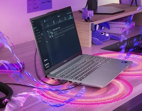 Primer plano del bot&oacute;n de encendido con indicador LED de estado, ubicado en la parte superior central del teclado.