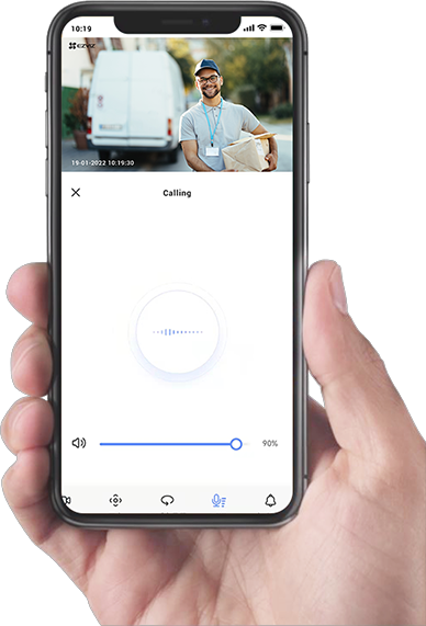 Smartphone con captura de pantalla de app EZVIZ para comunicaci&oacute;n bidireccional
