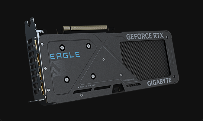 Tarjeta de video NVIDIA GeForce RTX 5060 vista lateral con conectores de energ&iacute;a y estructura robusta para equipos de escritorio