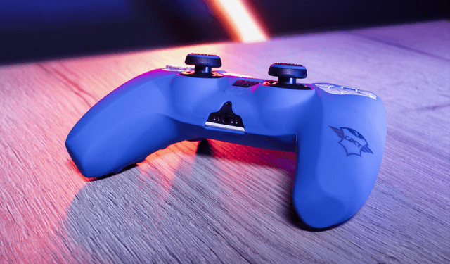 Funda de silicona Trust GXT 748 azul para un mejor agarre en mando de PS5