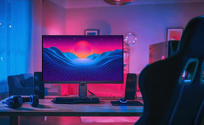 Vista frontal del monitor Lenovo Legion de 27 pulgadas con la pantalla encendida mostrando un fondo de escritorio gamer. Presenta marcos ultra delgados y una base robusta en forma de V.