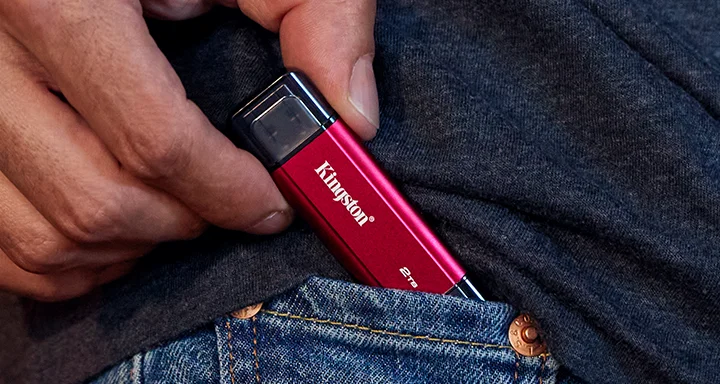 Unidad Kingston Portable SSD es ultra port&aacute;til, cabe dentro de un bolsillo para acompa&ntilde;arte a todas partes
