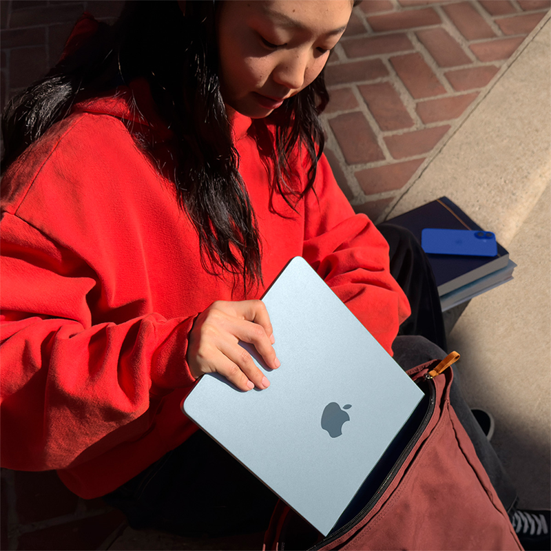 Apple MacBook Air M4 13.6
