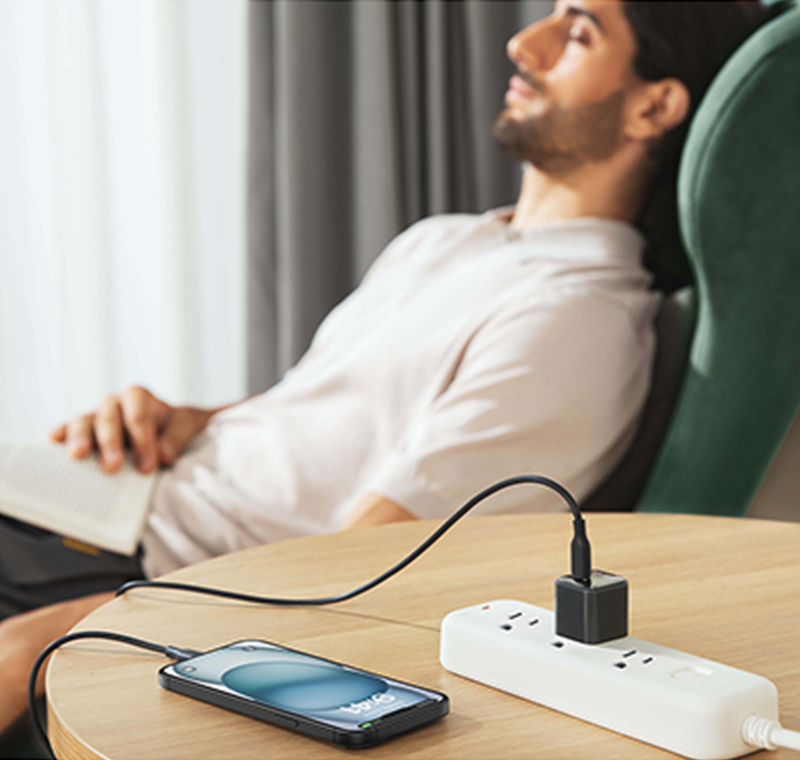 Cargador Anker Nano Pro 20W color negro con puerto USB-C