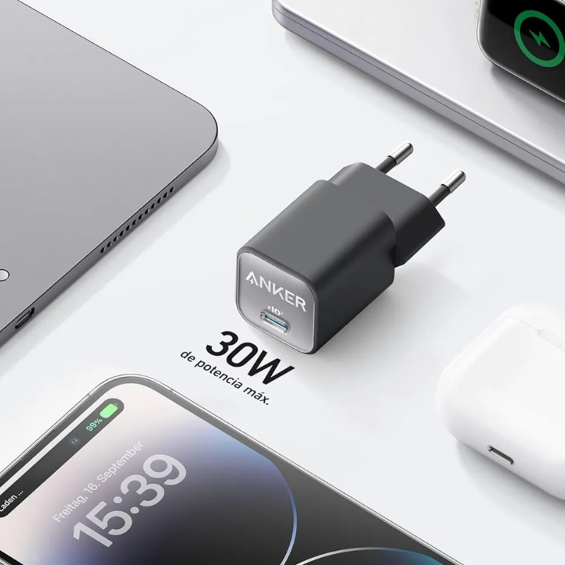 Cargador Anker Nano 3 de 30W en color negro con puerto USB-C