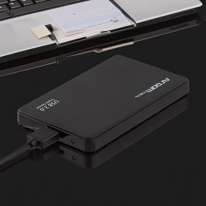 Carcasa ultra delgada y compacta para discos duros port&aacute;tiles