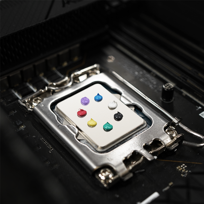 Detalle de aplicaci&oacute;n de la pasta t&eacute;rmica CryoFuze 5