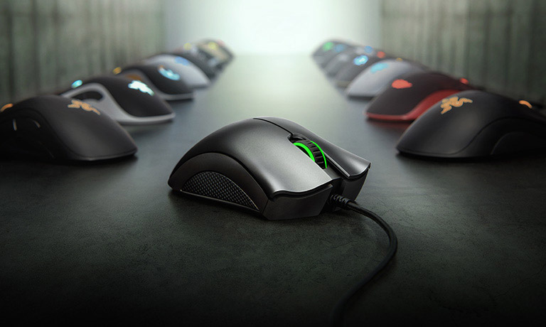 Mouse gamer al&aacute;mbrico Razer DeathAdder Essential color negro vista frontal superior.