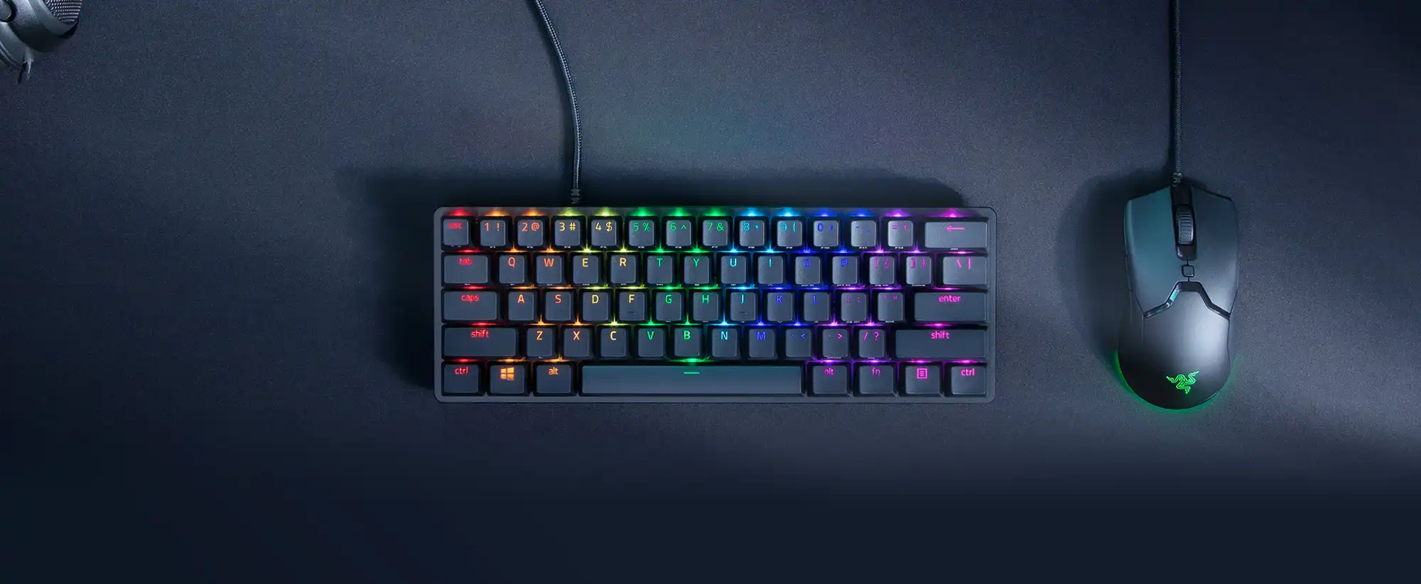 Teclado gamer Razer mec&aacute;nico con iluminaci&oacute;n RGB y dise&ntilde;o compacto para PC