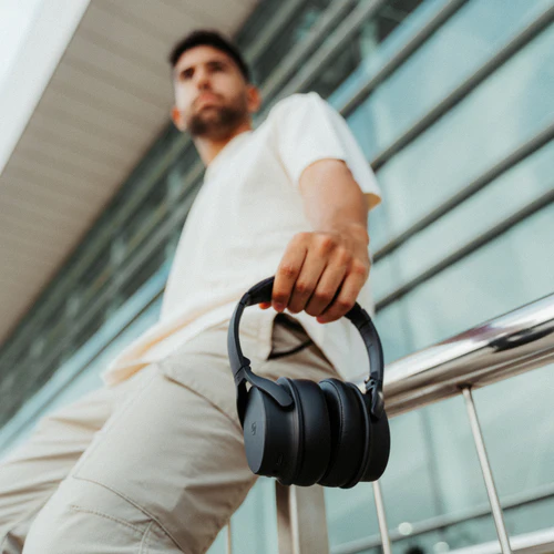 Aud&iacute;fonos inal&aacute;mbricos Sleve Evo con estuche de carga port&aacute;til y dise&ntilde;o ergon&oacute;mico color negro