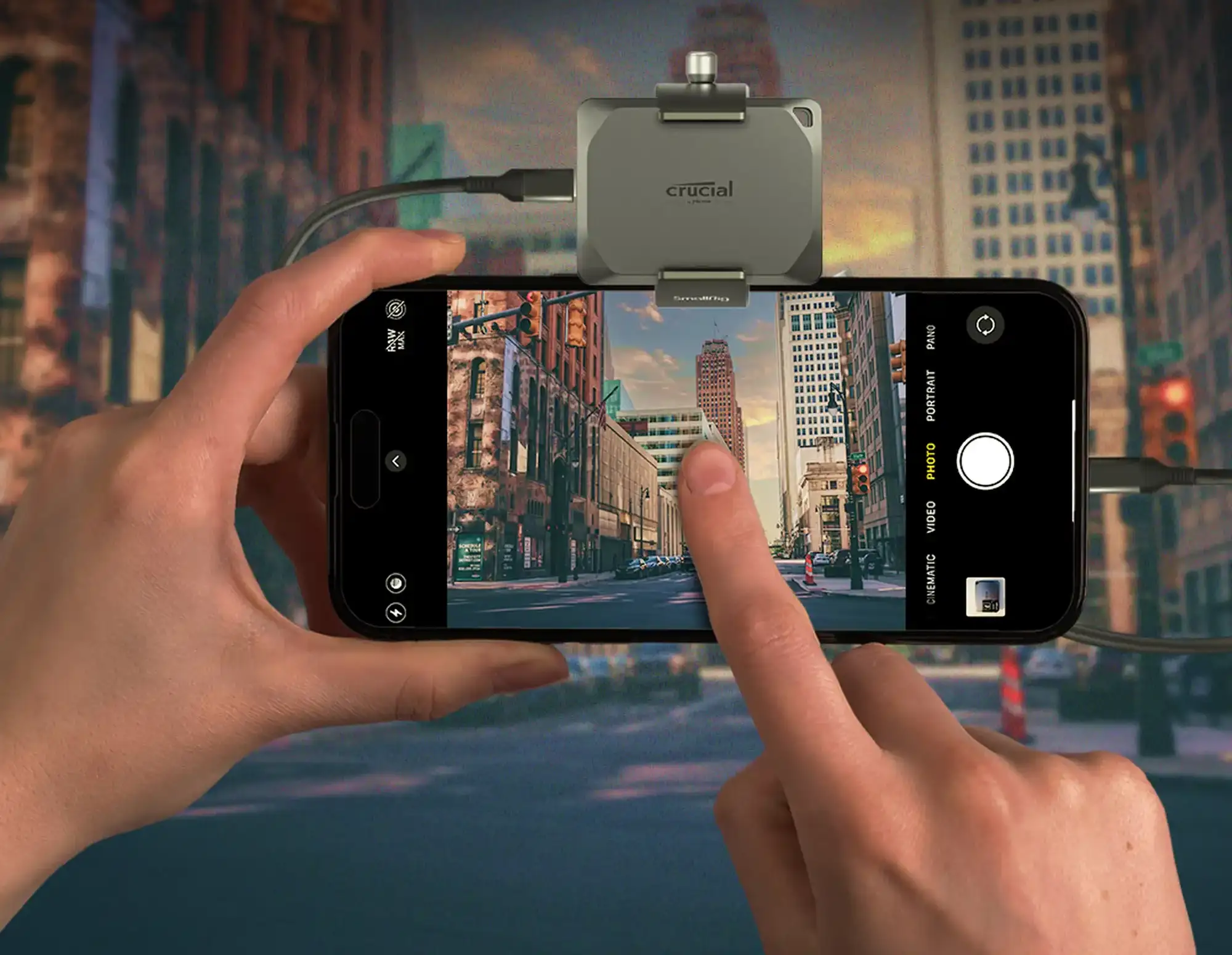 Crucial X9 Pro conectado a un iPhone 15