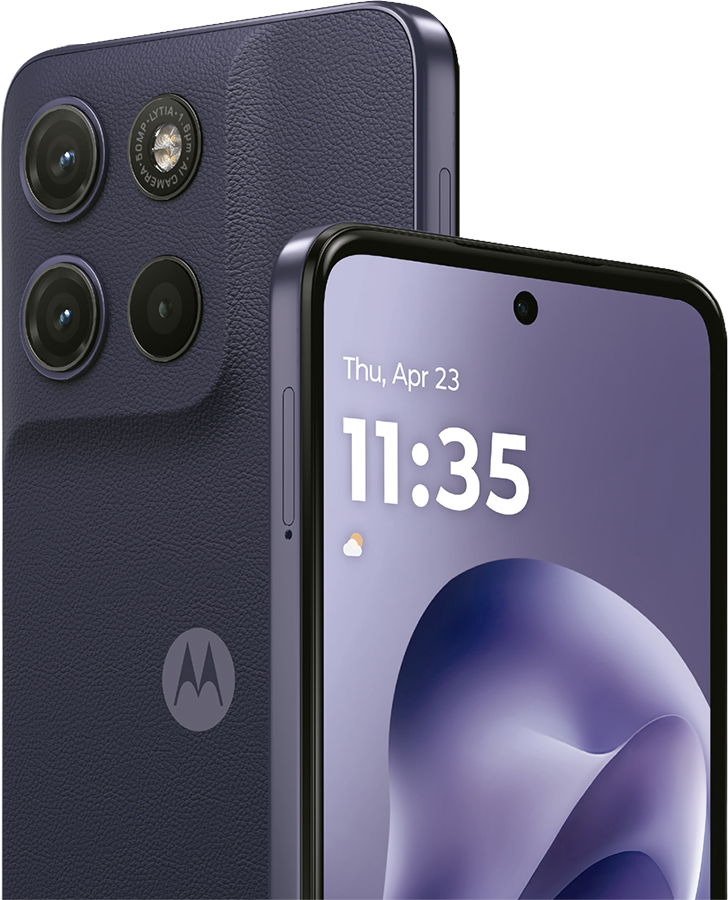 Vista frontal y posterior de smartphone Moto G17 en color ar&aacute;ndano