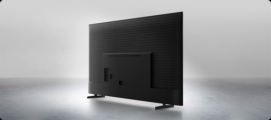 Vista posterior de Smart TV Samsung Crystal UHD destacando su dise&ntilde;o moderno y delgado
